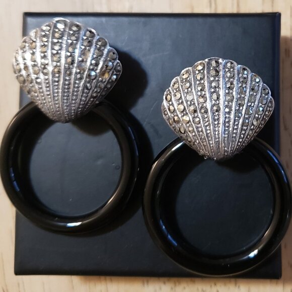 Vintage Modern Deco Silver Sea Shell Post Earrings with Black Round Design - Picture 1 of 5